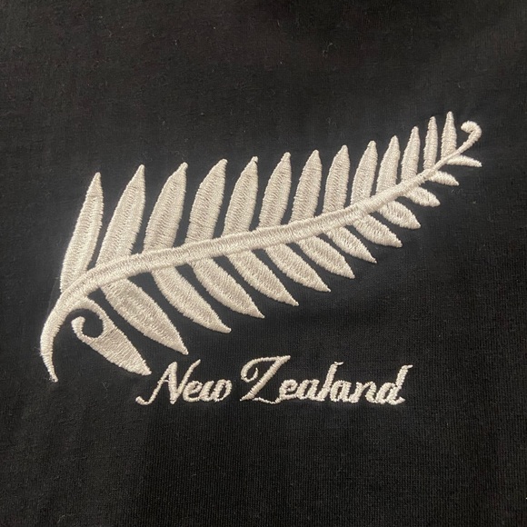 Embroidered New Zealand Fern T-shirt - Picture 3 of 3